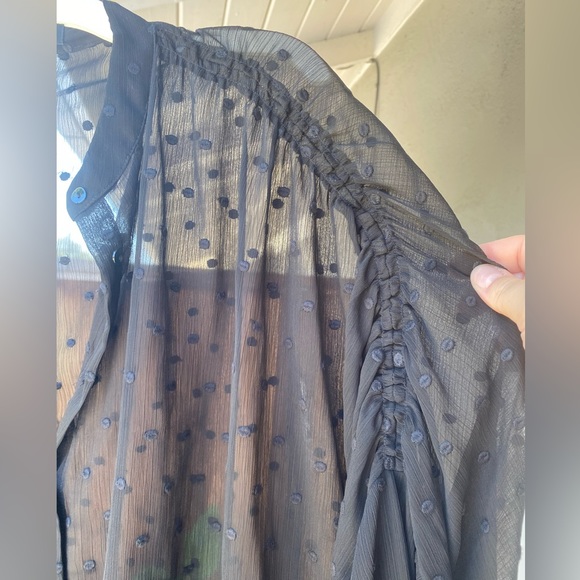 EXPRESS Sheet Hi Low Detailed Blouse; Size M - Picture 7 of 12